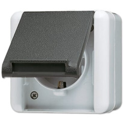 820 W lizdas