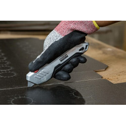 STANLEY® FATMAX® spaudžiamas metalinis automatinio įtraukimo apsauginis peilis FMHT103700